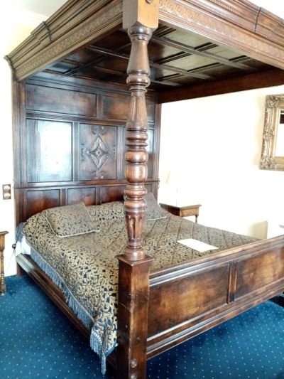 IMG_20230307_135218_resized_20230308_045408317
Four Poster!!
